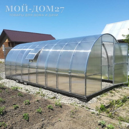 Теплица СверхПрочная Усиленная 6 метров с поликарбонатом | Мой-Дом27 | Каркас изготовлен из оцинкованной замкнутой трубы 20*20 мм.<br>
 Ширина - 3 метра. Высота - 2,1 метра. Длина 6 метров.<br>
 Выдерживаемая снеговая нагрузка - 300 кг/м2. Выдерживаемая ветровая нагрузка - до 22 м/с.<br>
 <b>Расстояние между дугами 0,65 метра.&nbsp;ДВОЙНАЯ ДУГА под дугой приварена еще одна дуга - толщина металла каждой дуги 1,2&nbsp;мм.</b>&nbsp;Ширина двери 0,96 метра.<br>